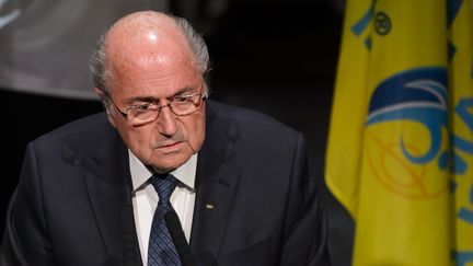 Le pr&eacute;sident de la Fifa Sepp Blatter, le 28 mai 2015, lors de la c&eacute;r&eacute;monie d'ouverture du congr&egrave;s de la Fifa, &agrave; Zurich en Suisse. (FABRICE COFFRINI / AFP)