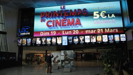 Un cinéma de Vélizy, dans les Yvelines, annonçant le Printemps du cinéma, le 23 février 2023. (MAGALI COHEN / HANS LUCAS)