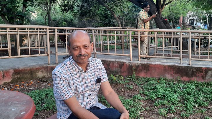 le professeur Rajib Dragusta, chef du département de la santé à l’université de Delhi, en avril 2023. (FARIDA NOUAR / RADIO FRANCE)