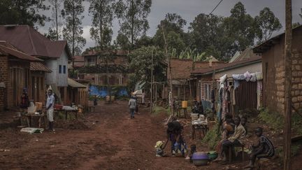 Marcelline Budza raconte à l'AFP que son but est de soutenir l'autonomisation des femmes à travers la culture du café d'Idjwi, une île de quelque 300 km² située au milieu du lac Kivu, qui produit un arabica internationalement reconnu. (GUERCHOM NDEBO / AFP)