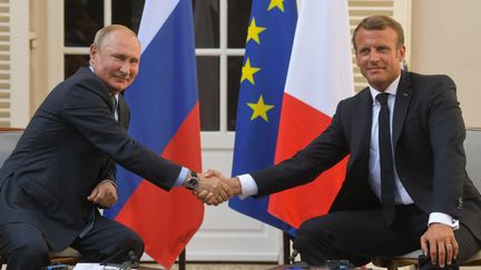 Vladimir Poutine et Emmanuel Macron lors de lors conférence de presse commune au Fort de Brégançon (Var), le 19 août 2019.&nbsp; (SERGEY GUNEEV / SPUTNIK / AFP)