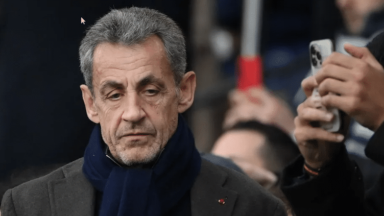 Nicolas Sarkozy, during a PSG match at the Parc des Princes, in Paris, on February 4, 2023. ((FRANCK FIFE / AFP))