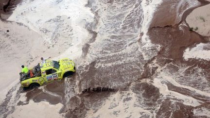 La crue dans un rio du Dakar (-- / POOL)