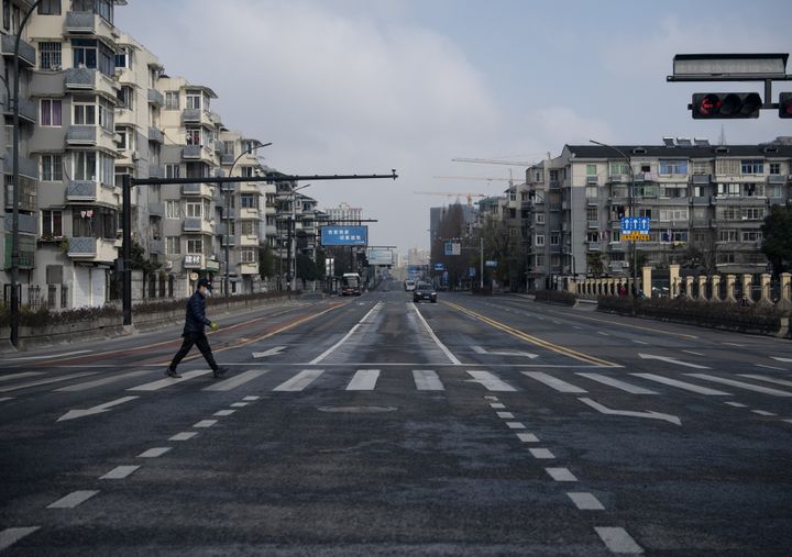 Une rue de Hangzhou (Chine), près du siège du groupe Alibaba, mercredi 5 février 2020. (NOEL CELIS / AFP)