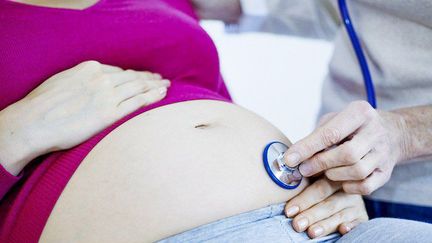 Examen d'une femme enceinte (Alice S. / BSIP)