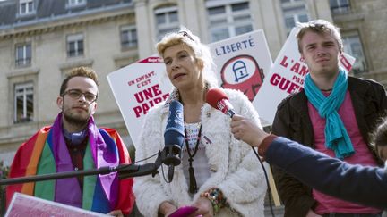 Frigide Barjot donne une conf&eacute;rence de presse, le 29 mai 2013 &agrave; Paris.&nbsp; (FRED DUFOUR / AFP)