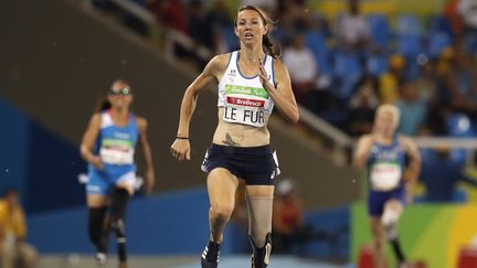 La Française&nbsp;Marie-Amélie Le Fur lors de la finale&nbsp;400m aux Jeux paralympiques de Rio (Brésil), le 12 septembre 2016.&nbsp; (CARLOS GARCIA RAWLINS / REUTERS)