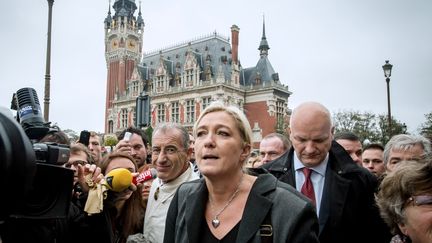 La pr&eacute;sidente du Front national, Marine Le Pen, le 24 octobre 2014, &agrave; Calais (Pas-de-Calais). (PHILIPPE HUGUEN / AFP)