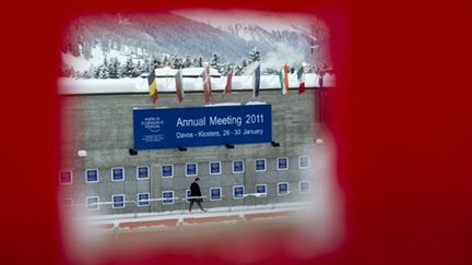 Vue sur l'entrée du Centre des congrès de Davos, où doit se dérouler sous haute surveillance le Forum économique mondial (AFP - JOHANNES EISELE)