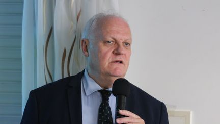 Franoois Asselineau, président de l'UPR, l'Union Populaire Républicaine lors d'une réunion publique en octobre 2016.&nbsp; (SEBASTIEN LAPEYRERE / MAXPPP)