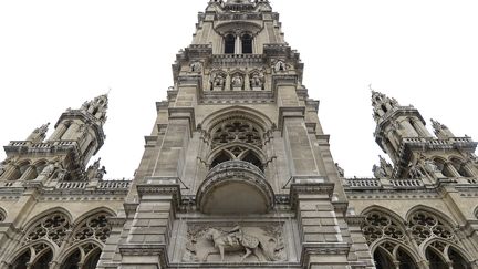 L'hôtel de ville de Vienne (Autriche), dont le balcon a été ajouté en 1938 en l'honneur d'Adolf Hitler. (ROLAND SCHLAGER / APA / AFP)