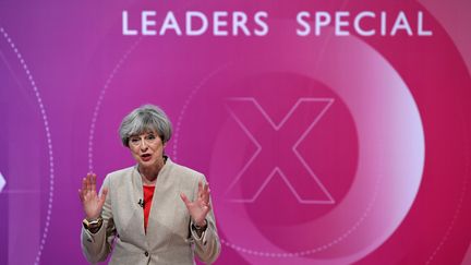 La Première ministre britannique, Theresa May, lors de l'émission politique "The Question Time, Leaders Special", à la télévision britannique, le 2 juin 2017. (STEFAN ROUSSEAU / POOL / AFP)