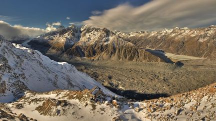 Le glacier Tasman, sur l'&icirc;le du Sud, en&nbsp;Nouvelle-Z&eacute;lande, photograhi&eacute; le 26 ao&ucirc;t 2014. (COLIN MONTEATH / HEDGEHOG HOUSE / MINDEN PICTURES / AFP)