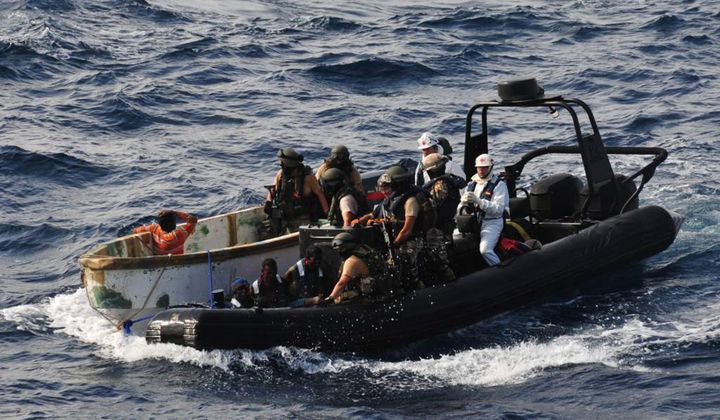 Interception de pirates somalien par les marins de l'opération européenne (Atalante) (AFP/ Eu Navfor)