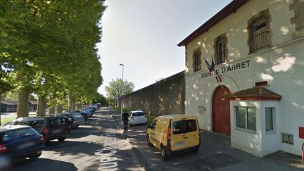 La maison d'arrêt de Bayonne (Pyrénées-Atlantiques), dont le directeur a été suspendu jeudi 3 décembre 2015 après avoir publié un photomontage raciste sur son compte Facebook. (GOOGLE STREET VIEW)