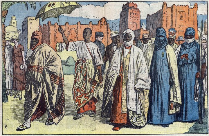 Chefs d'Afrique occidentale francaise visitant l'Exposition coloniale à Vincennes. Illustration de Gignoux dans "Le Pèlerin" du 19 juillet 1931 (lee/leemage / AFP)