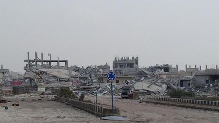 &nbsp; (Place de la liberté à Kobané détruite à l'image d'une grande partie de la ville © RF-Omar Ouhamane)