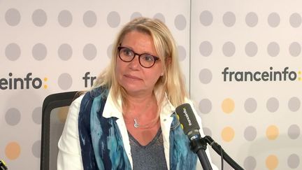 Dr Christelle Ratignier-Carbonneil, la directrice générale de l’Agence nationale de sécurité du médicament, était mercredi 4 octobre l'invitée de la matinale de franceinfo. Elle répondait aux questions de Jérôme Chapuis. (franceinfo)