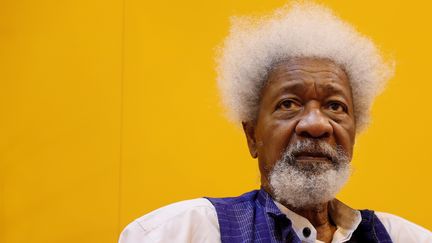 L'écrivain nigérian Wole Soyinka, photographié à Paris le 27 mars 2017. (THOMAS SAMSON / AFP)