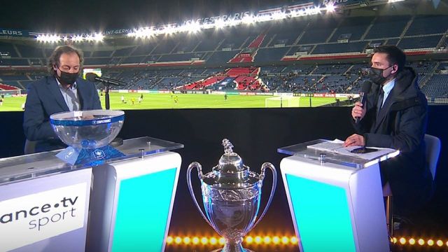 Tonight in Tout Le Sport, Philippe Candeloro was with Fabien Lévêque for the draw for the quarter-finals of the Coupe de France.  If Bastia and Amiens will respectively challenge Nantes and Monaco, two Ligue 1 clubs, the two small thumbs of the competition, Versailles and Bergerac will compete for a place in the semi-finals.