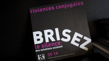 Le 3919, numéro d'écoute national destiné aux femmes victimes de violences, a enregistré une forte hausse de ses appels en octobre 2017, dans la foulée de l'affaire Weinstein.&nbsp;
 (MAXPPP)