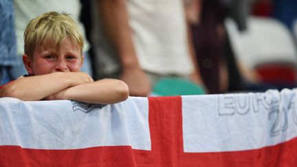 Malgré toute la sympathie suscitée par les Islandais dans cet Euro, la mine&nbsp;de ce petit Anglais fait quand même peine à voir. (PAUL ELLIS / AFP)