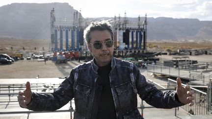 Jean-Michel Jarre en pleine installation de son concert à Massada, Israël
 (MENAHEM KAHANA / AFP)