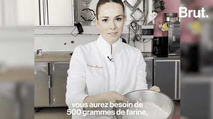 Championne de France de flan, Justine Biscuit dévoile sa recette du flan pâtissier. Brut l’a suivie en cuisine pour réaliser pas à pas ce classique de la pâtisserie.