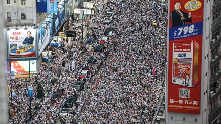 Hong Kong : la rue maintient la pression contre l'extradition vers la Chine