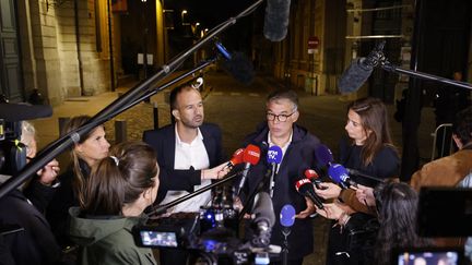 Manuel Bompard (LFI), Olivier Faure (PS) et Marine Tondelier (EELV) à la sortie de la rencontre entre Emmanuel Macron et les chefs de parti, à Saint-Denis (Seine-Saint-Denis), le 31 août 2023. (LUDOVIC MARIN / AFP)