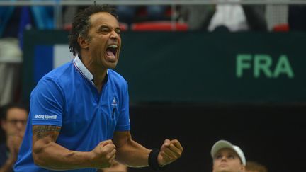 Yannick Noah, le capitaine de l'équipe de France, dimanche 17 juillet 2016, à&nbsp;Trinec (République tchèque).&nbsp; (MICHAL CIZEK / AFP)