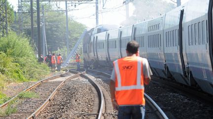 &nbsp; (Le feu s'est déclaré dans la motrice du train  © MAXPPP)