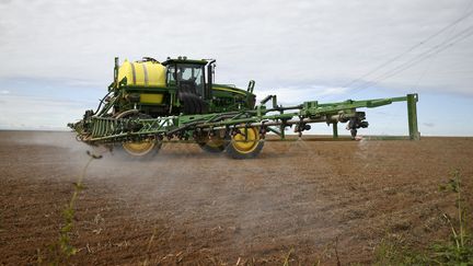 Le Sénat brésilien a voté une loi qui facilite encore davantage l'utilisation de pesticides. (photo d'illustration) (MATEUS BONOMI / ANADOLU AGENCY)