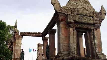 Le temple de Preah Vihear, surveillé par des policiers cambodgiens.

	
		
			 
	
 (KHEM SOVANNARA / AFP)