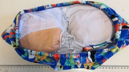 Le maillot de bain contenant de "fausses fesses" de cocaïne découvert par la police portugaise. (POLICIA JUDICIARIA)