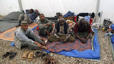 Les téléphones y étaient interdits. «Lorsque je suis sorti de la ville, j'ai appelé ma famille. Ils ne savaient même pas que j'étais vivant», raconte l'un d'entre eux, encore sous le choc. (Ahmad GHARABLI / AFP)