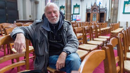 Philippe Demeestère, lors de son 16e jour de grève de la faim pour dénoncer le traitement des migrants à Calais, en l'église Saint-Pierre de Calais, le 27 octobre 2021.&nbsp; (MATHIEU PATTIER / MAXPPP)