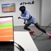 Le sprinteur français Ryan Zézé s'entraîne au passage de relais grâce à un casque de réalité virtuelle, le 1er juin 2023, à Paris. (FRANCK FIFE / AFP)