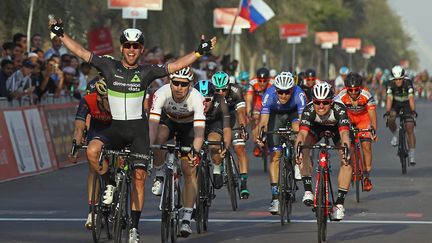 Mark Cavendish a débloqué son compteur en 2017 en remportant la 1ère étape du Tour d'Abou Dhabi. (NEZAR BALOUT / AFP)