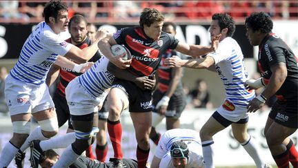 Burgess échappe à Lacrampe. Toulouse-Castres promet un combat acharné.