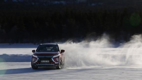 Le perfectionnement à la glisse peut permettre de se sortir de situations difficiles. (MITSUBISHI POUR FRANCE INFO)