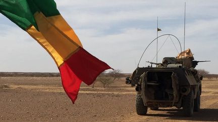 Des soldats français de l'opération Barkhane patrouillent dans le centre du Mali, qui entre dans sa huitième année de conflit.&nbsp; (Daphné Benoit / AFP)