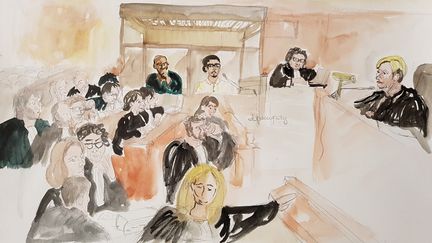 Dessin&nbsp;représentant la salle d'audience le premier jour du procès de&nbsp;Jawad Bendaoud et Mohamed Soumah, le 24 janvier 2018 au palais de justice de Paris. (ELISABETH DE POURQUERY / FRANCEINFO)