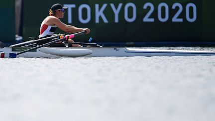 La rameuse française Nathalie Benoit prend la 3e place du skiff PR1, derrière l'intouchable Birgit Skarstein et Moran Samuel.