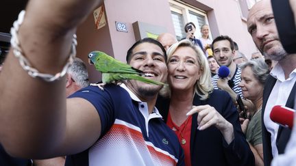 Marine Le Pen, candidate du Rassemblement national aux législatives dans le Pas-de-Calais, est venue soutenir les deux candidats de son parti à Saint-Dizier (Haute-Marne), le 18 mai 2022. (OLIVIER CORSAN / MAXPPP)