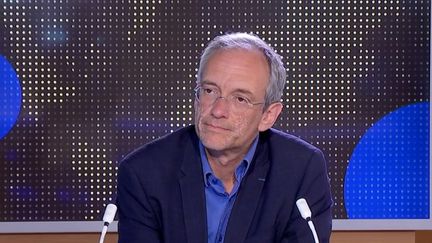 Docteur en géopolitique et auteur de l’ouvrage "Atlas géopolitique d’Israël" aux éditions Autrement, Frédéric Encel décrypte, dans le 23 heures de Franceinfo mercredi 28 juillet, l’impact de l’affaire de Pegasus pour Israël, notamment au niveau diplomatique avec ses alliés. (FRANCEINFO)