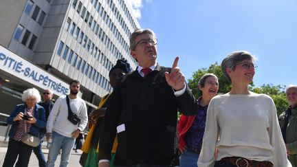 Jean-Luc Mélenchon et Sandrine Rousseau, le 1er juin 2022.&nbsp; (JULIEN DE ROSA / AFP)