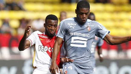 Le Monégasque Thomas Lemar à la lutte avec avec le Rennais Ludovic Baal