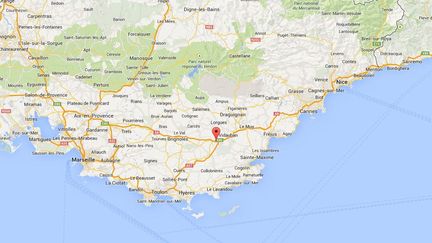 Un parachutiste est mort samedi 17 mai 2014 dans l'apr&egrave;s-midi apr&egrave;s avoir percut&eacute; en plein vol un autre parachutiste lors d'un saut, au Cannet des Maures (Var). (GOOGLEMAPS / FRANCETV INFO)