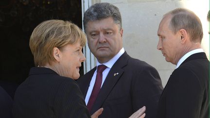 &nbsp; (Une première rencontre entre Vladimir Poutine et Petro Porochenko en juin dernier  © MAXPPP)